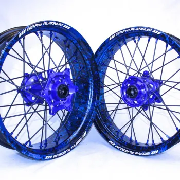 Supermoto velgen met SMPro naaf in de kleur camo blauw met zwart.